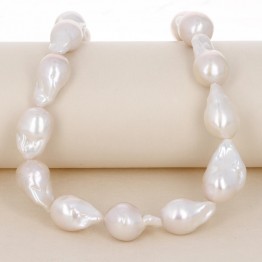 Strand of Pearl Baroque white (flamed) Ø 13.3 / 16 mm