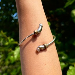 Bracelet with Tahiti Keshi Pearls