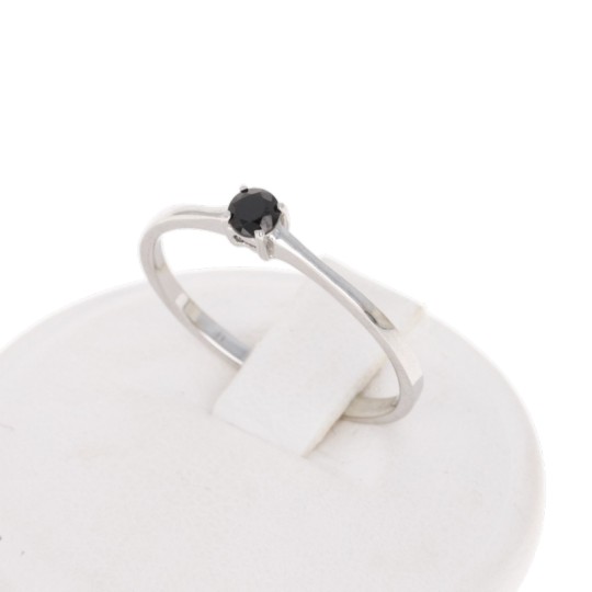 Solitary ring with Black Spinel