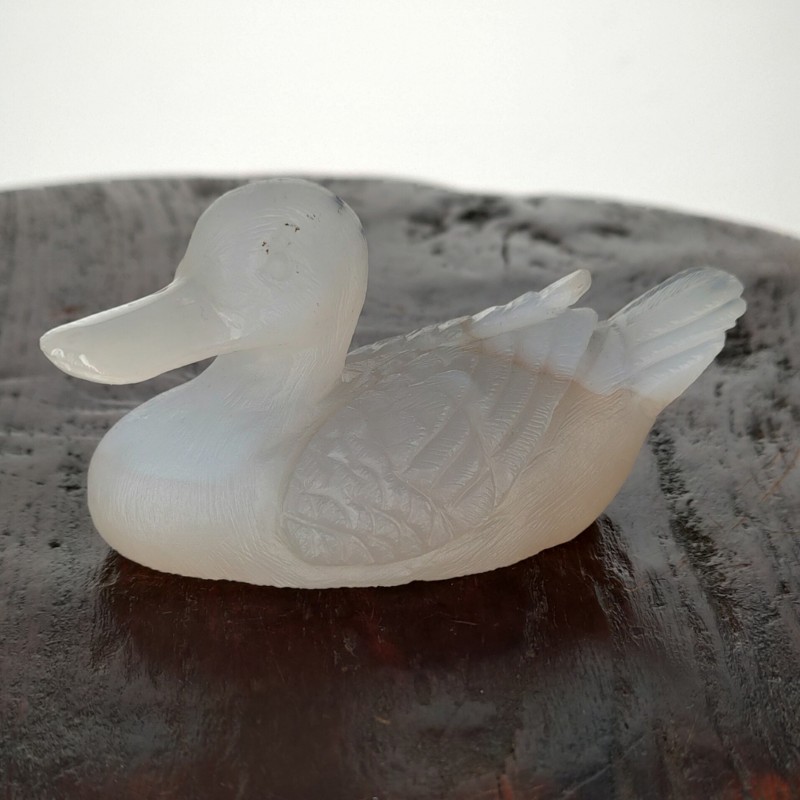 Duck sculpture in beige gray agate