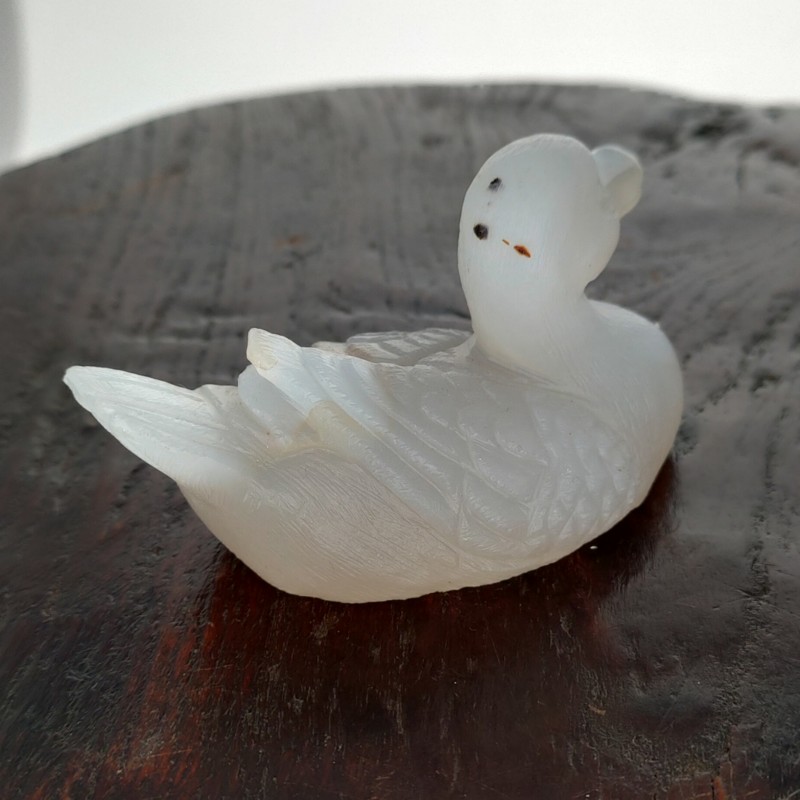 Duck sculpture in beige gray agate