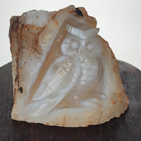 Owl sculpture on rough agate