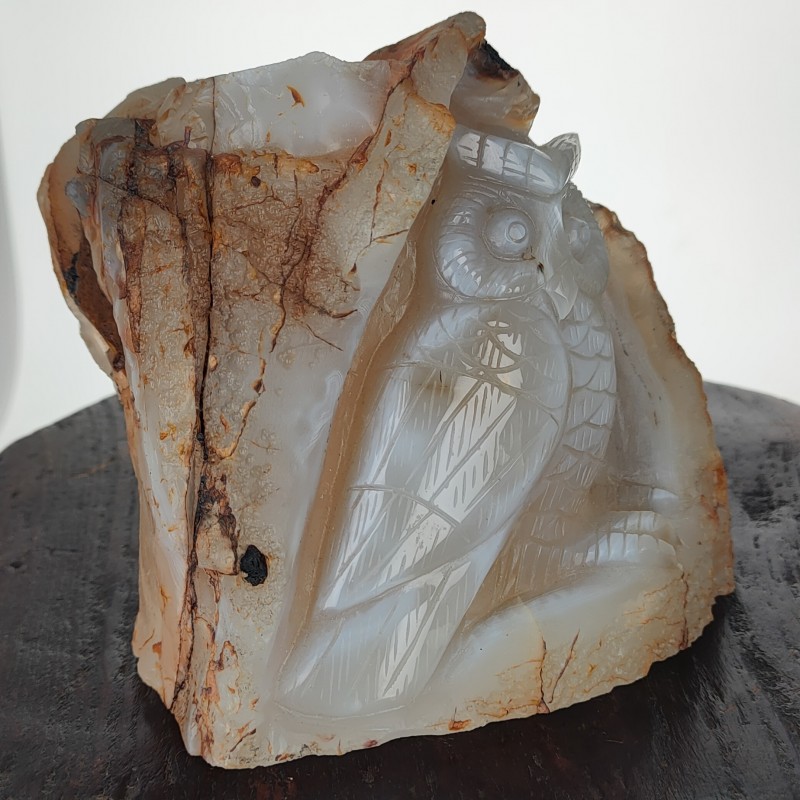 Owl sculpture on rough agate