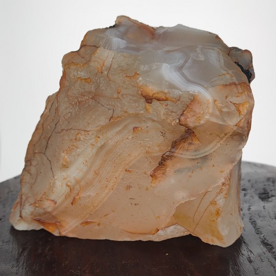 Owl sculpture on rough agate