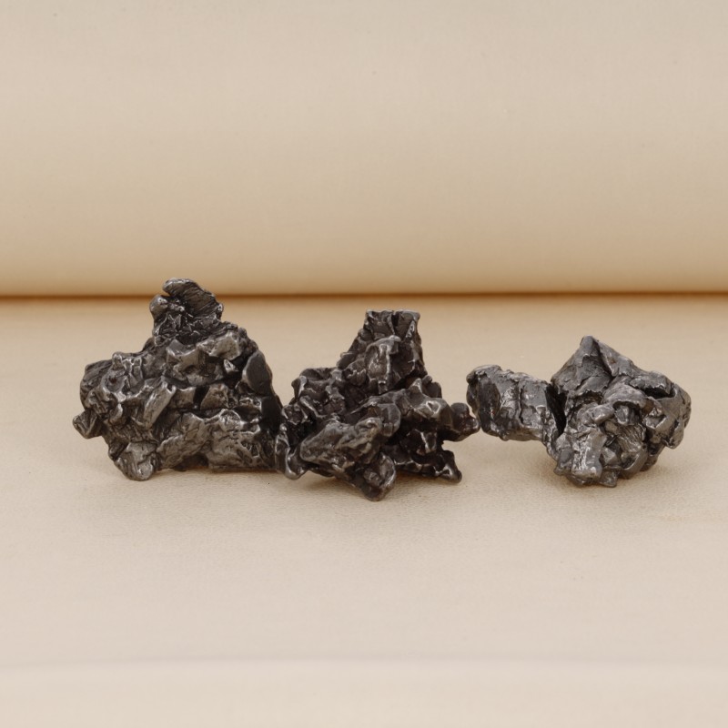 Sacchettino con Tre Grezzi di Meteorite "Campo del Cielo"