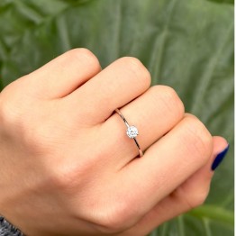 Anello Solitario con Moissanite Sintetica ø 4 mm