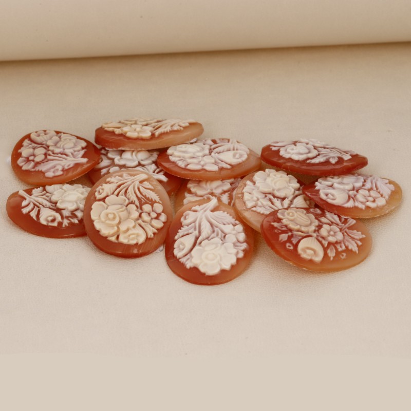 Offer Lot 12 Cammei on Conchiglia