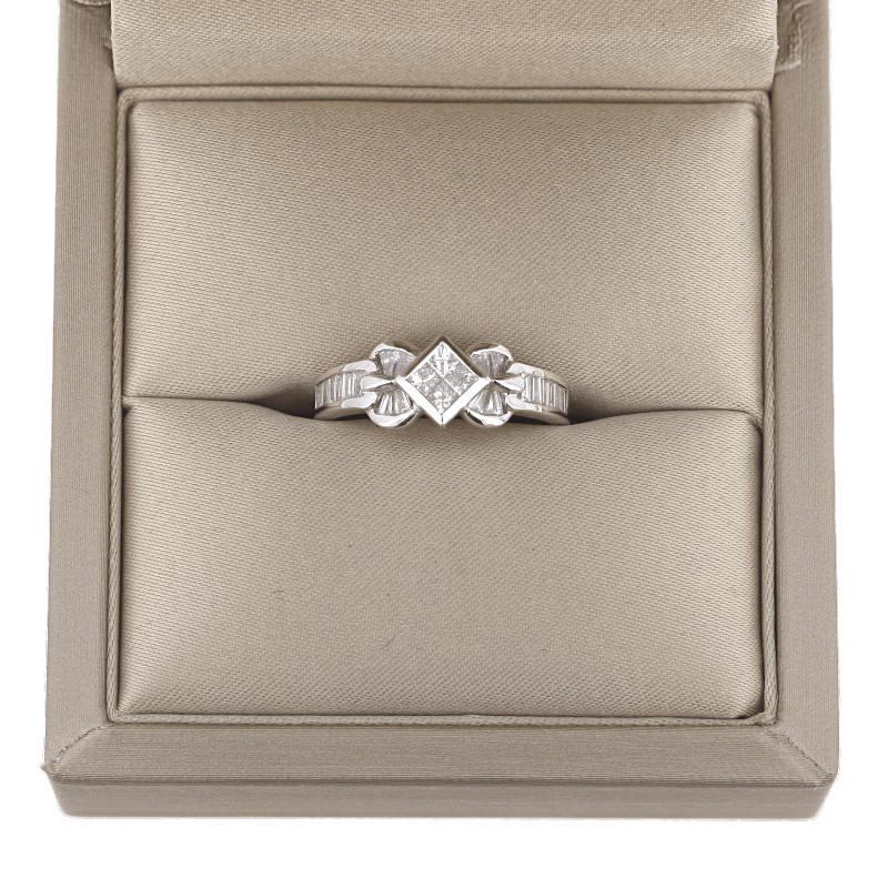 White gold ring with diamonds 0.71 ct.