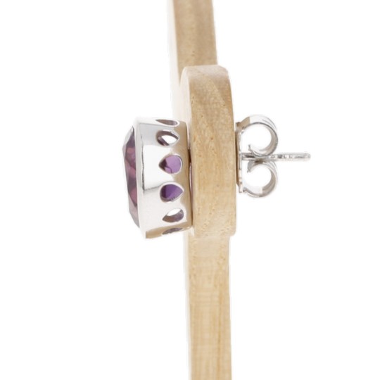 Earrings in Lobo with Oval Amethyst