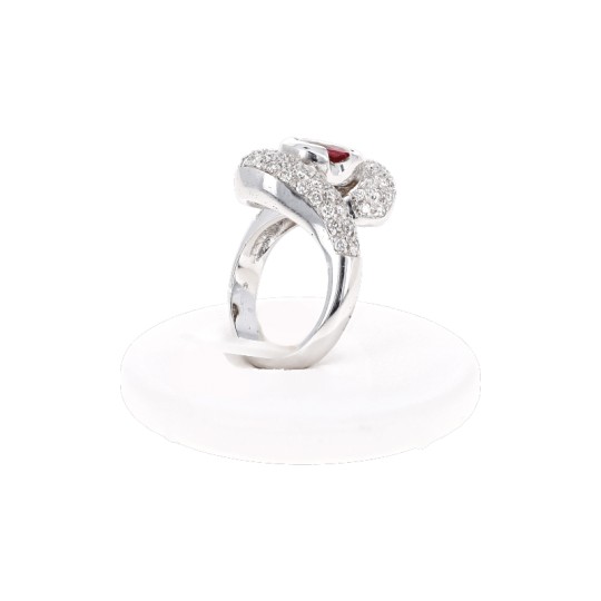 Anello con Rubino e Diamanti 100,4 Ct.
