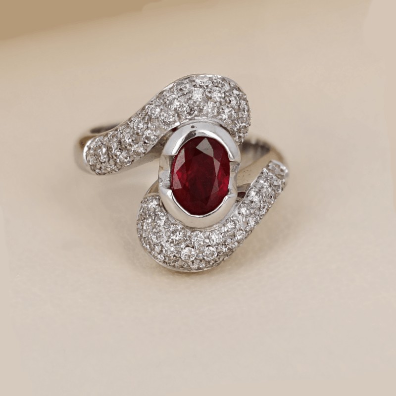 Anello con Rubino e Diamanti 100,4 Ct.