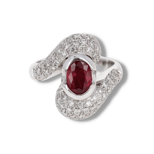 Anello con Rubino e Diamanti 100,4 Ct.