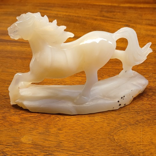 Sculpture horse carved on an agate base