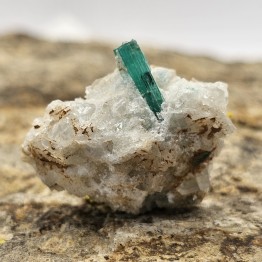 Pietra di Smeraldo su Calcite