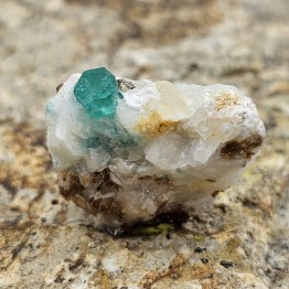 Pietra di Smeraldo su Calcite