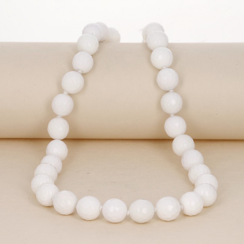 Necklace in Agata Bianca Sferica Sfaccettata
