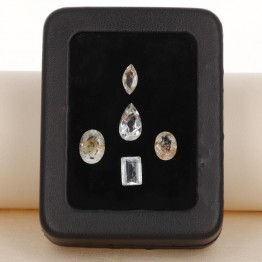 Offer Lot 5 Pietre di Topazio con Inclusioni