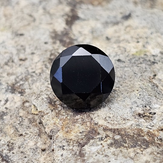 1 pietra spinello nero ø 10 mm circa