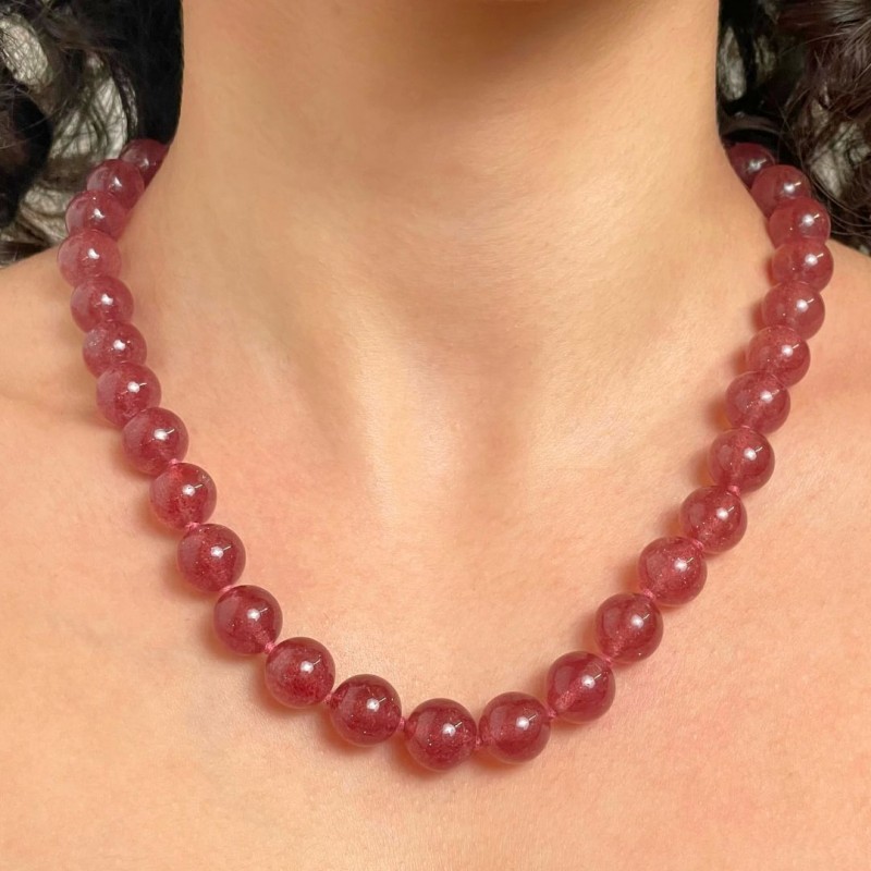 Necklace Crew neck of Spherical Strawberry Quartz