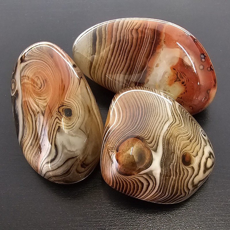 Offer 3 stones pebble of agate striated by collectible