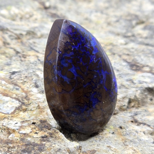 Stone Opale Boulder Cabochon in Goccia