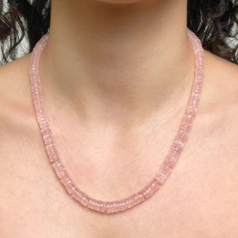 Round neck necklace of Rose Quartz