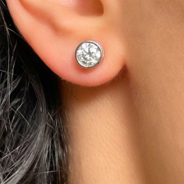 Lobo Earrings with Synthetic Moissanite ø 6 mm