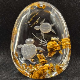 Pietra di Quarzo con Lodolite Retroinciso con 2 Tartarughe