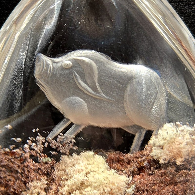 Pietra di Quarzo con Lodolite Retroinciso con Maialino