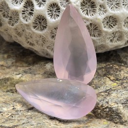 Coppia Pietre di Quarzo Rosa a Goccia