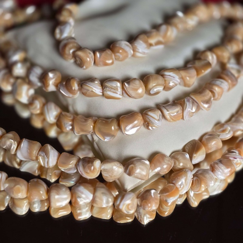 Thread of Mother of Pearl Beige Screziata in Sasso