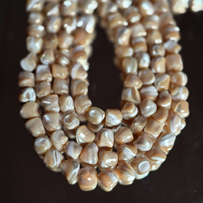 Thread of Mother of Pearl Beige Screziata in Sasso