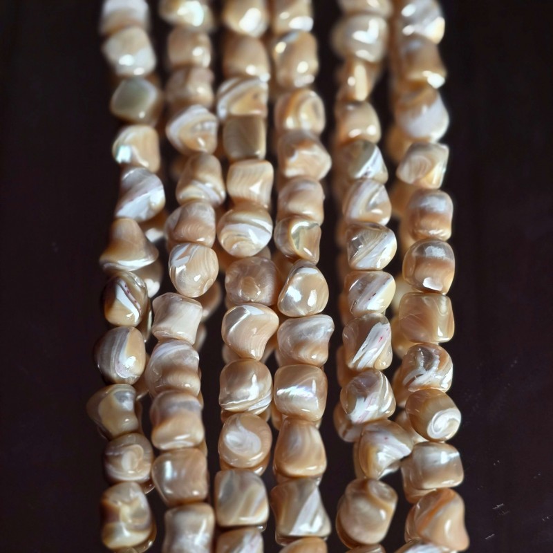 Thread of Mother of Pearl Beige Screziata in Sasso