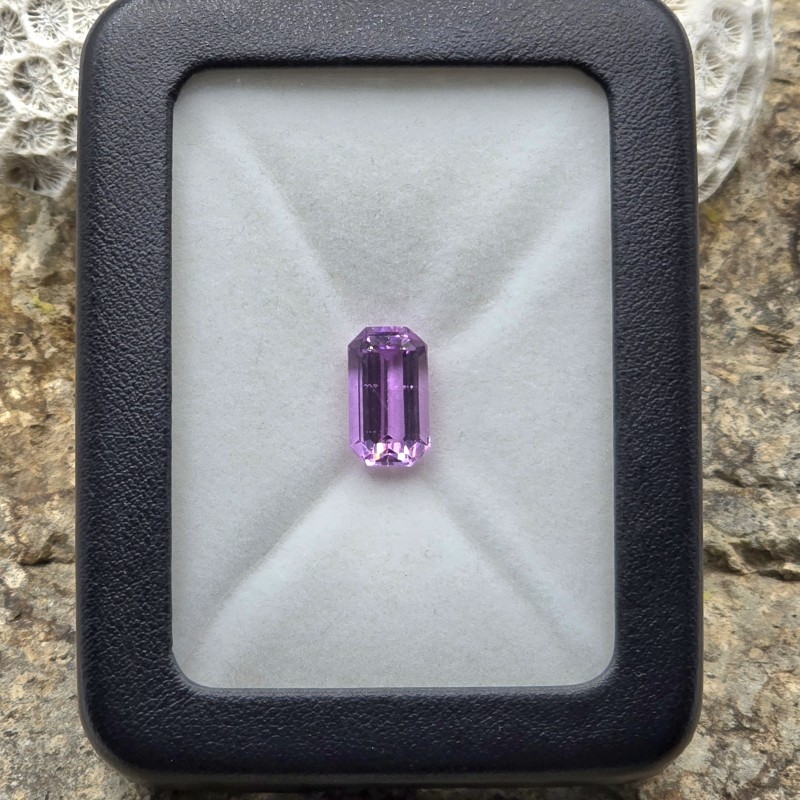 Pietra di Kunzite Ottagonale ct 7,79