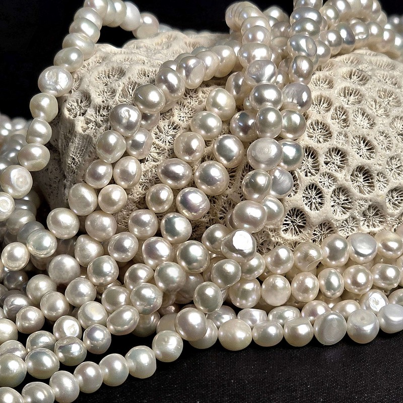 Strand of Pearl White Baroque Potatoes Ø 6.5 / 7 mm