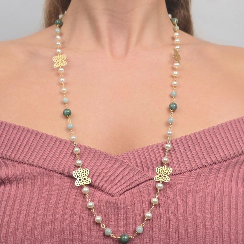 Chanel con Giada e perle