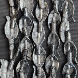 Strand of gray leaf marble Ø 38 x 16 mm