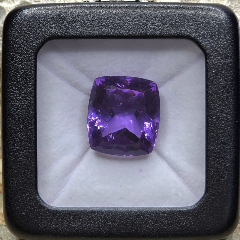 Stone of Amethyst Rectangular Bearing Ct. 30,18