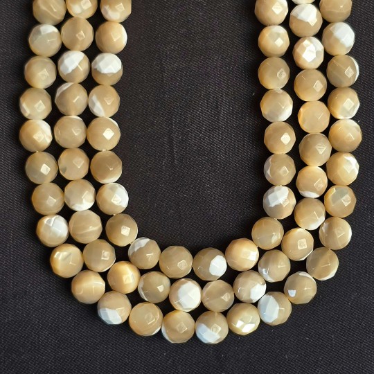 Strand of mottled beige mother-of-pearl