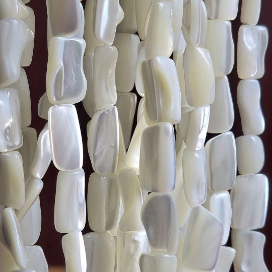 Strand of white mother-of-pearl fancy shape Ø 8/10 mm