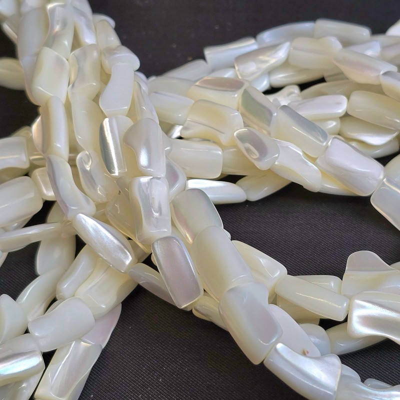 Strand of white mother-of-pearl fancy shape Ø 8/10 mm