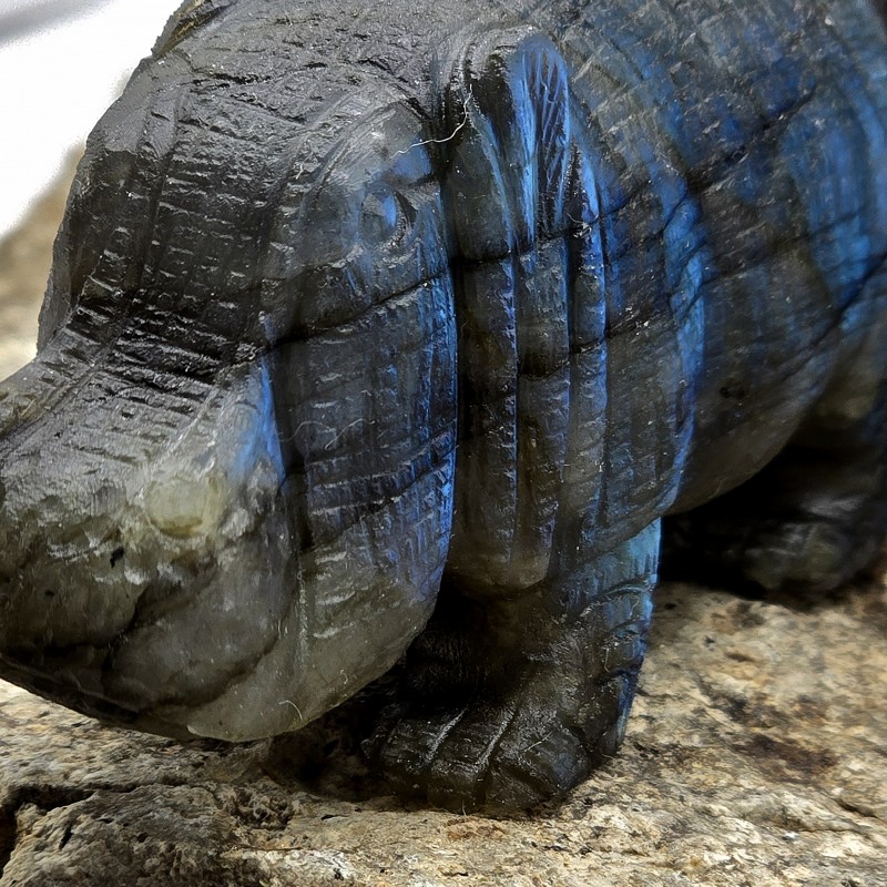 Scultura di Ippopotamo in Labradorite