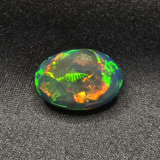 Pietra di Opale Etiope Nero Cabochon Ovale Ct. 5,46