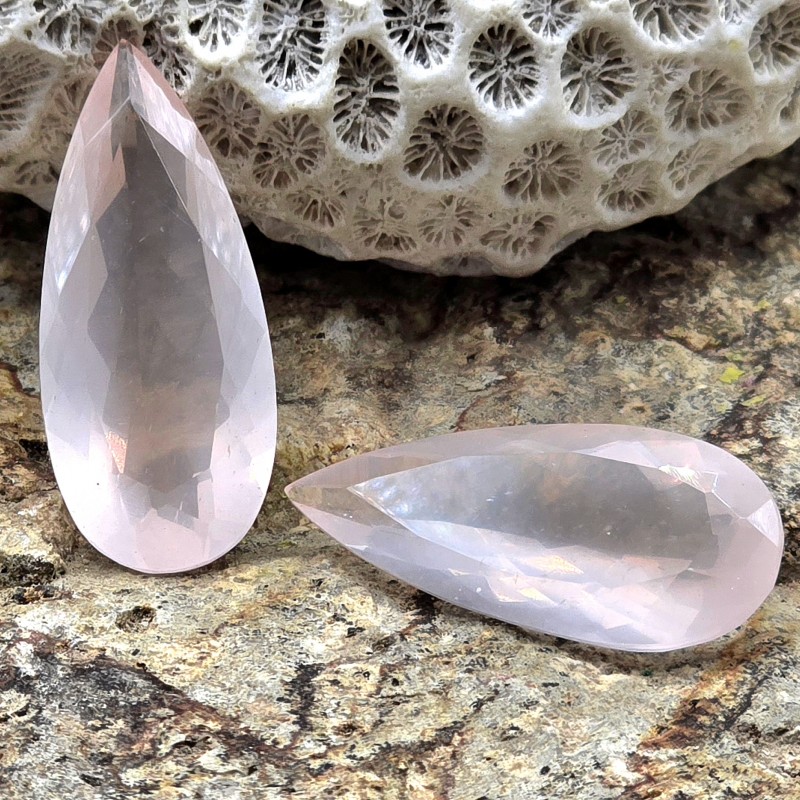 Pair of Stones of Rose Quartz in Goccia 40,98 Ct.