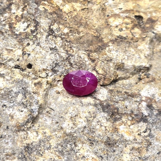 Pietra di Rubino Ovale 0,90 Ct.