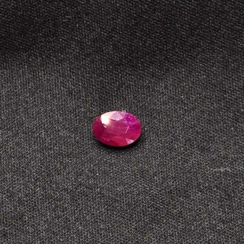 Pietra di Rubino Ovale 0,90 Ct.