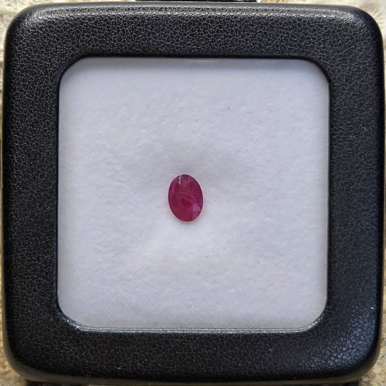 Pietra di Rubino Ovale 0,90 Ct.