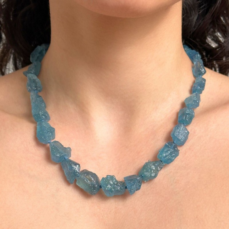 Necklace of Acquamarina in Sasso Grezzo a Scalare ø 8,5/13 mm