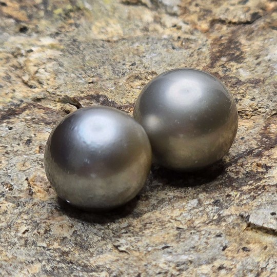Pair of Tahitian Semi-round Pearls ø 11.4/11.5 mm