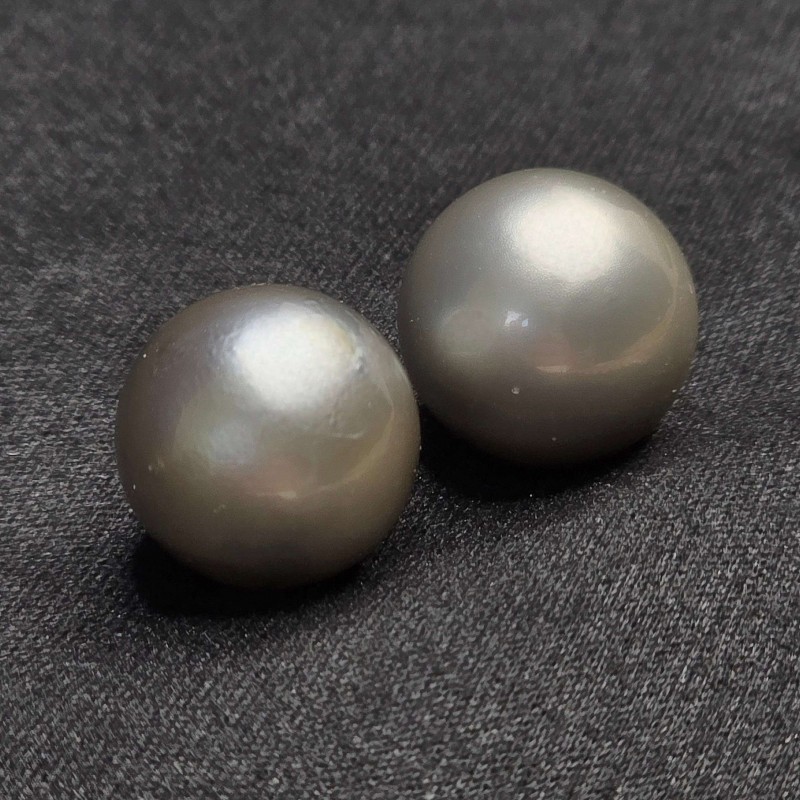 Pair of Tahitian Semi-round Pearls ø 11.4/11.5 mm